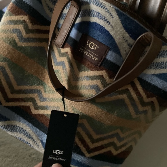 UGG PANDLETON SATCHEL - Picture 6 of 8